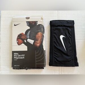 Nike Pro Dri-Fit Playcoach Multi-page Unisex Armband Football Black/White